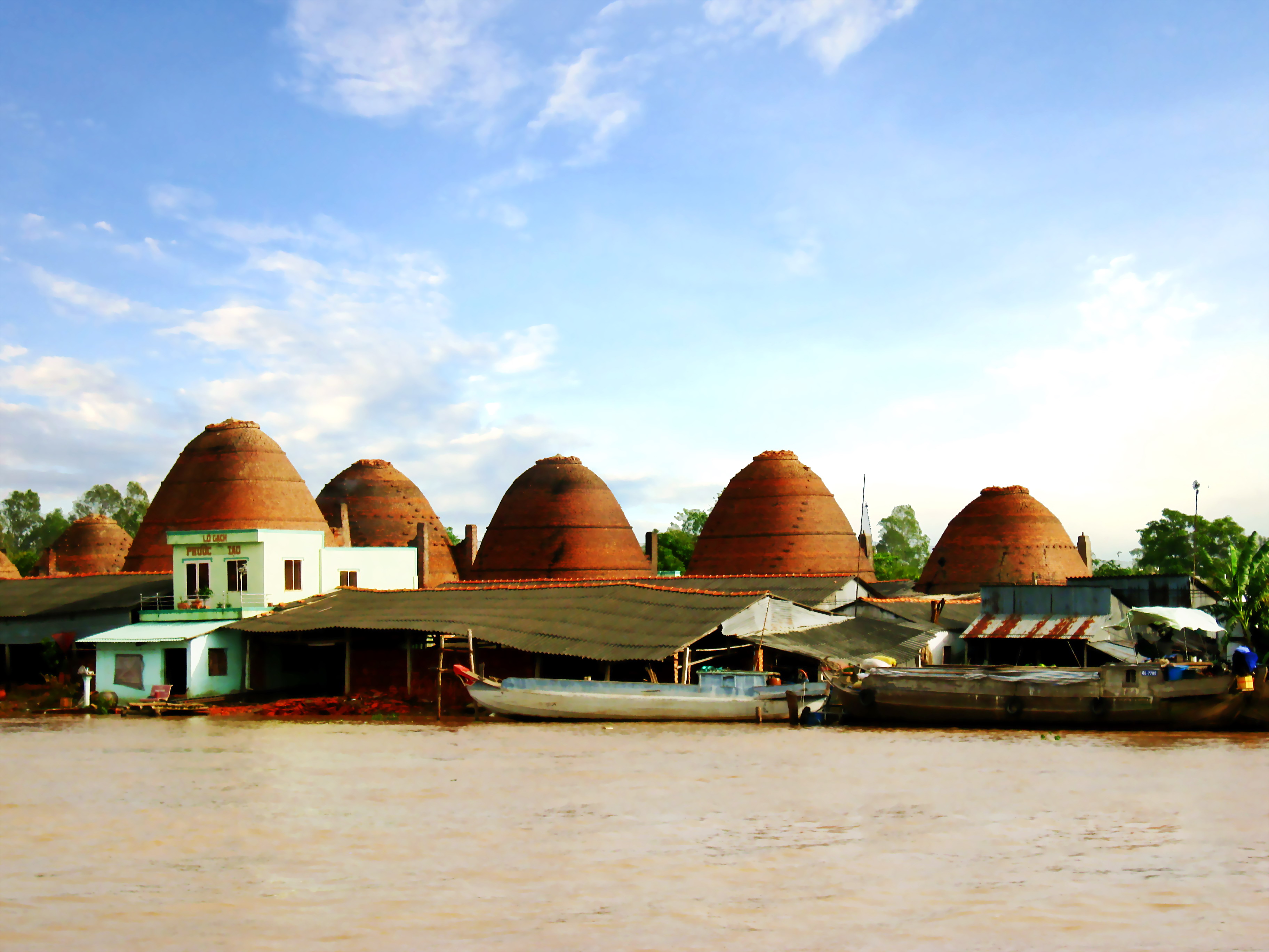 File Một Lo Gạch ở An Hiệp Jpg Wikimedia Commons