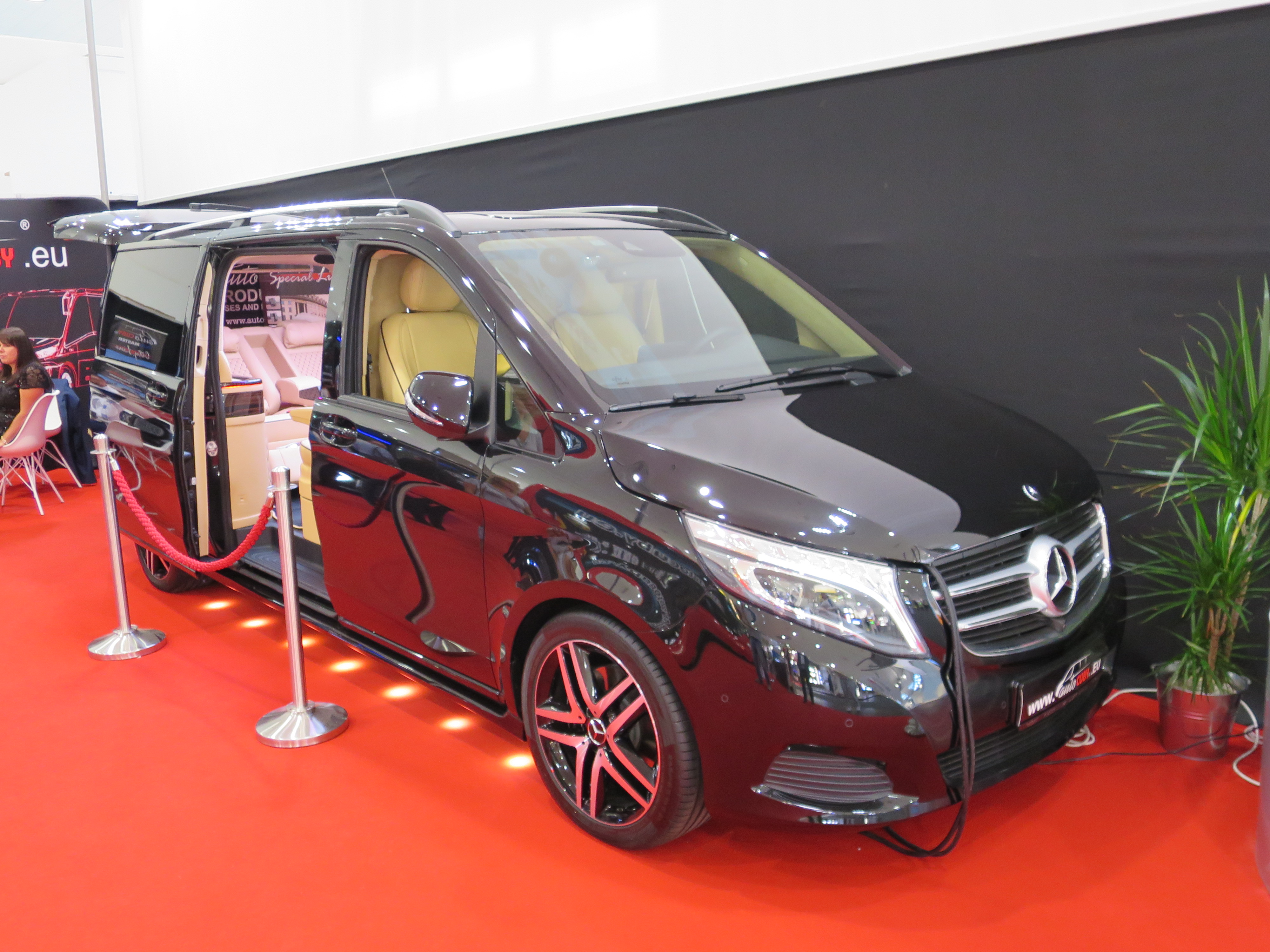 Mercedes V-Class (W447) Photos and Specs. Photo: V-Class (W447