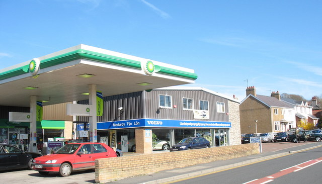 File:Modurdy Tyn Lon Garage - geograph.org.uk - 437507.jpg