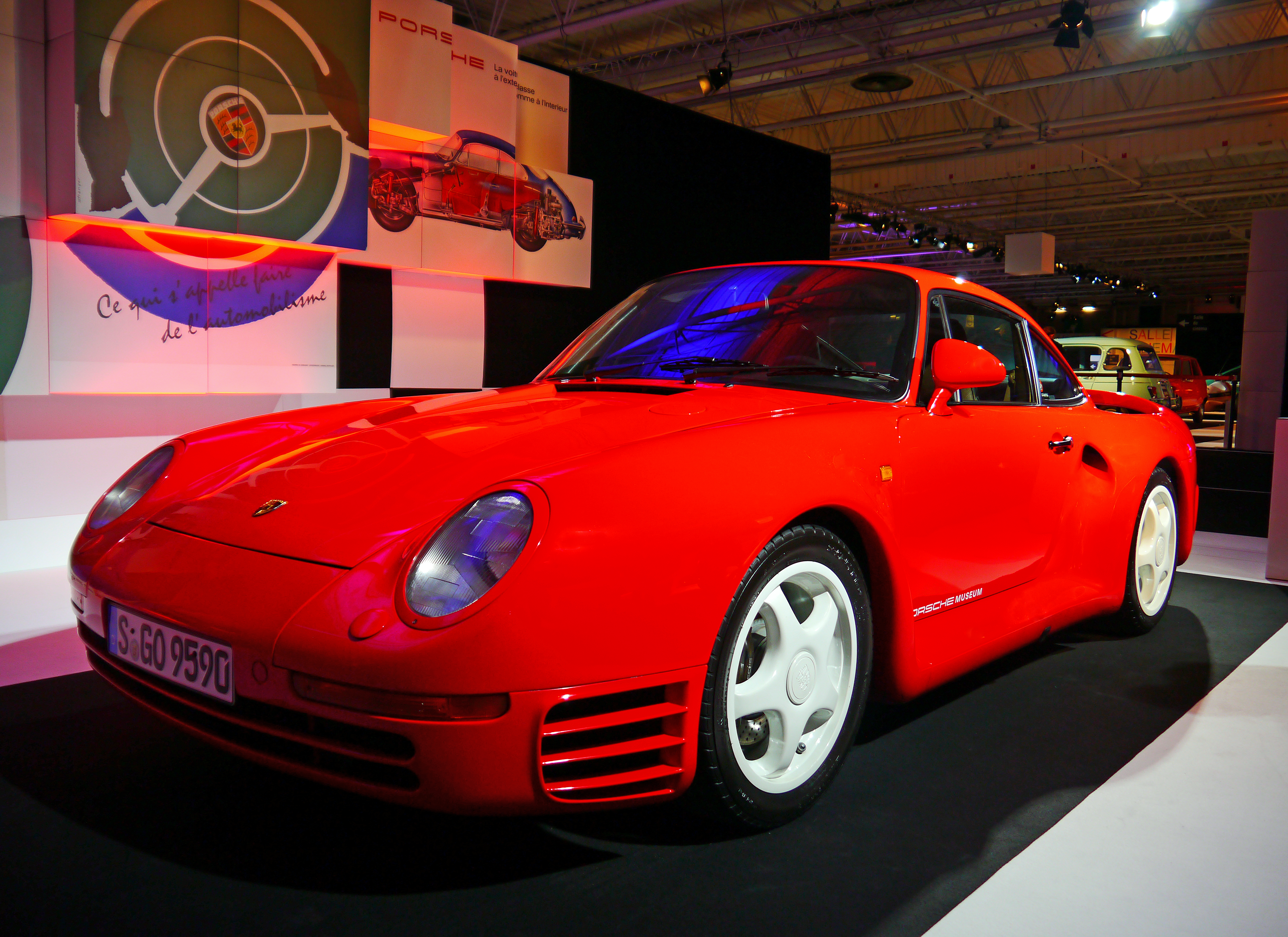I like car. Porsche 959. Розовый порш музей. Тачки в музее Porsche. 3u7 Porsche.