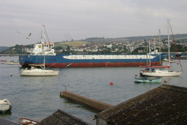 File:Morning high tide, Teignmouth Harbour - geograph.org.uk - 1434189.jpg