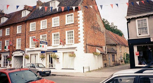 File:Old YHA Youth Hostel at Stony Stratford, Bucks - geograph.org.uk - 350181.jpg