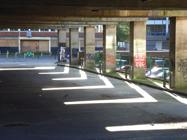 File:Reading's derelict bus station - geograph.org.uk - 671690.jpg