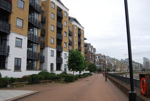 File:Riverside apartments, Battersea Reach - geograph.org.uk - 2101222.jpg