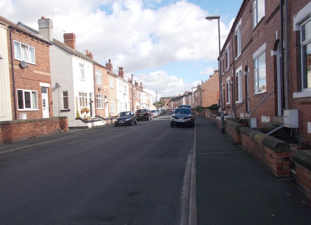 File:Robinson Street - looking towards Station Road - geograph.org.uk - 5136794.jpg