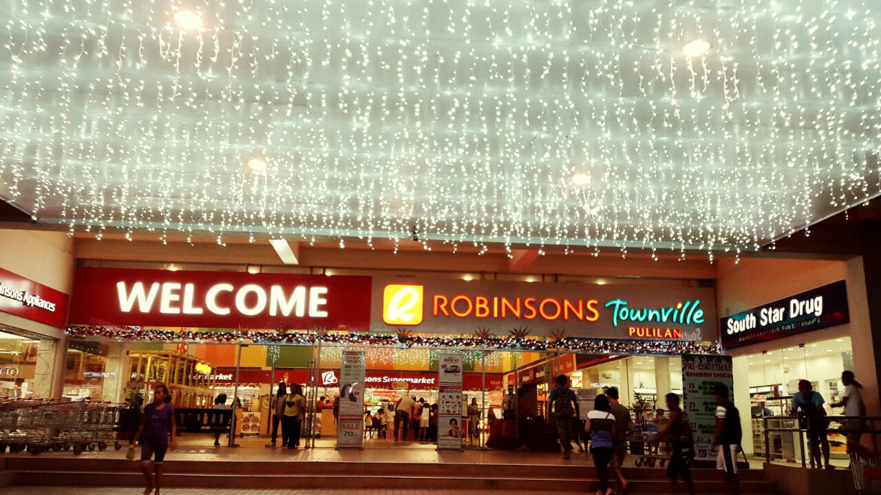 Robinsons May Department Store, Topanga Plaza Mall under re…