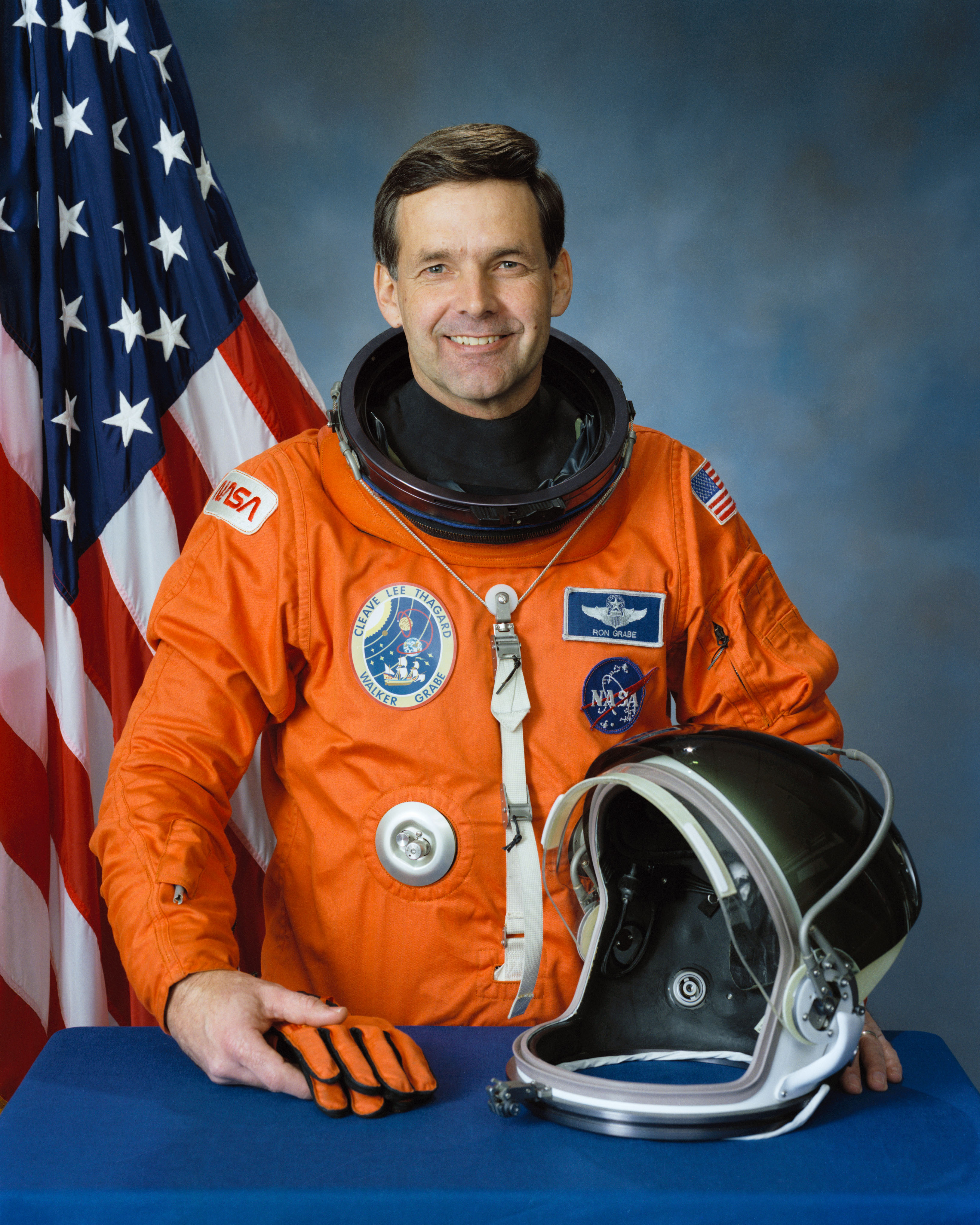 Astronaut Ron Grabe, NASA photo (1989)Source: Wikipedia (www.jsc.nasa.gov unavailable June 2019) Ronald_Grabe.jpg