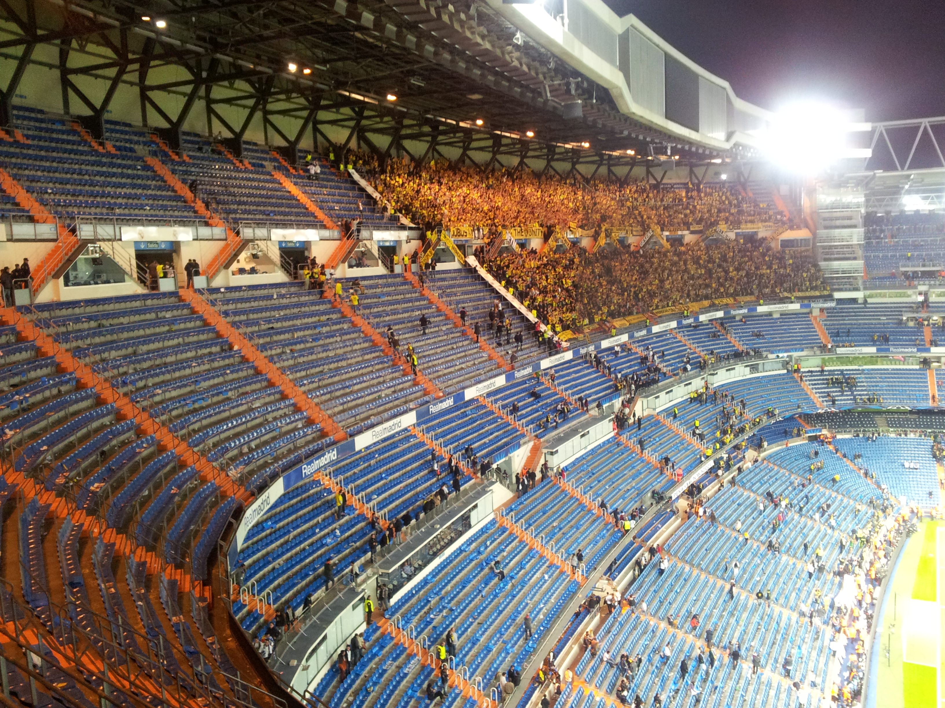 File Santiago Bernabeu Stadium Real Madrid Borussia Dortmund 13 16 Jpg Wikimedia Commons