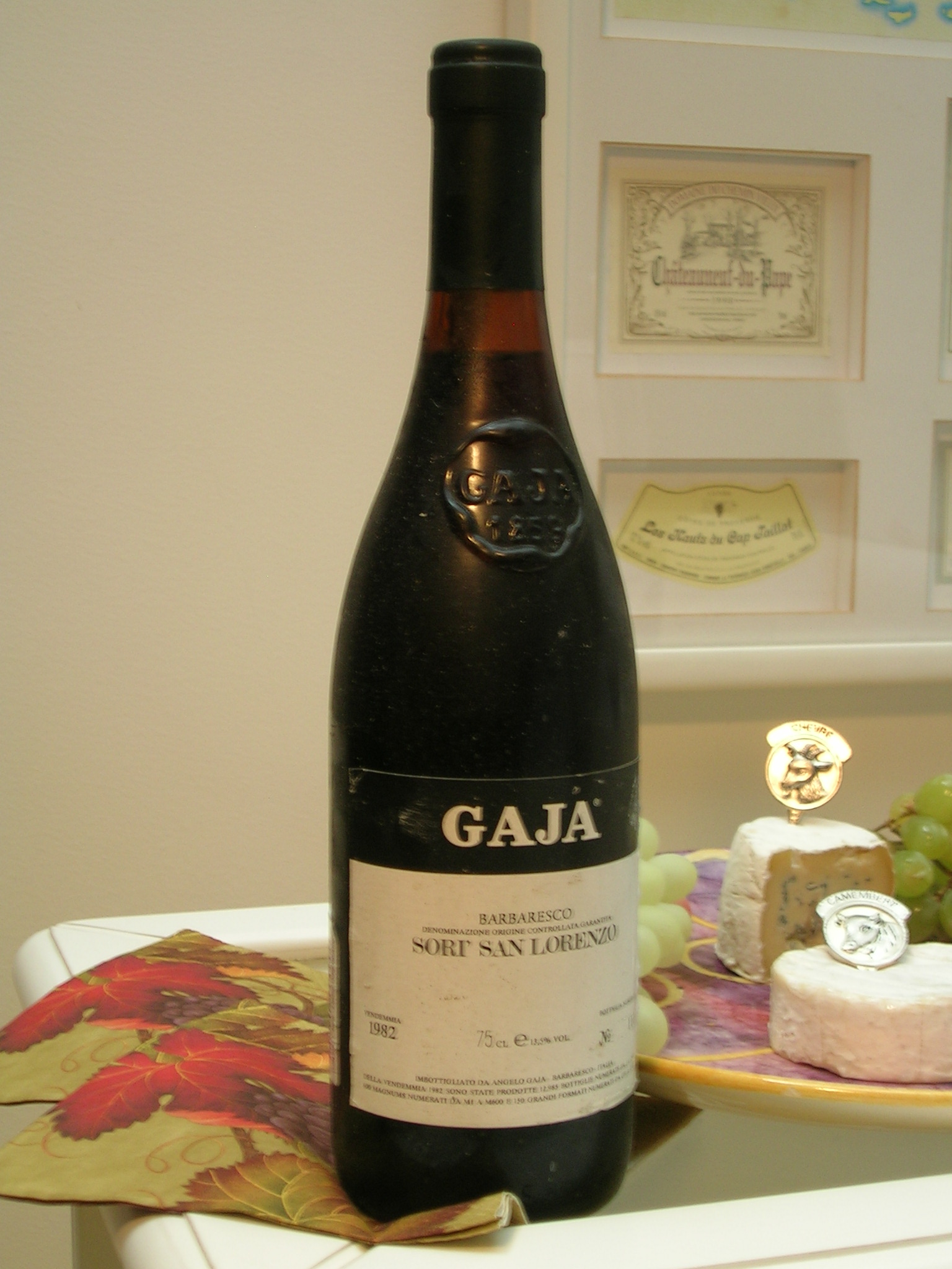 Купить вино гая. Gaja Barbaresco. Gaja Barbaresco 2017. Анджело Гайя Барбареско. Gaja Sori San Lorenzo 1967.