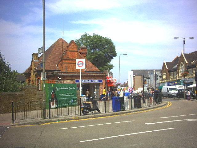 File:Southfields Underground Station.jpg