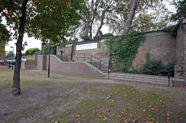 File:Steps to St Paul's Church, The Highway, London E1 - geograph.org.uk - 1007469.jpg