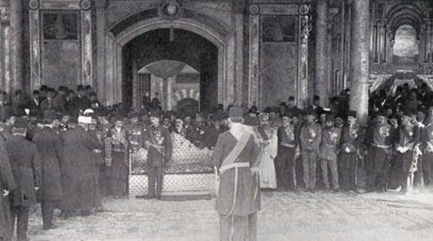 File:Sultan Mehmed VI's Sword girding ceremony.jpg