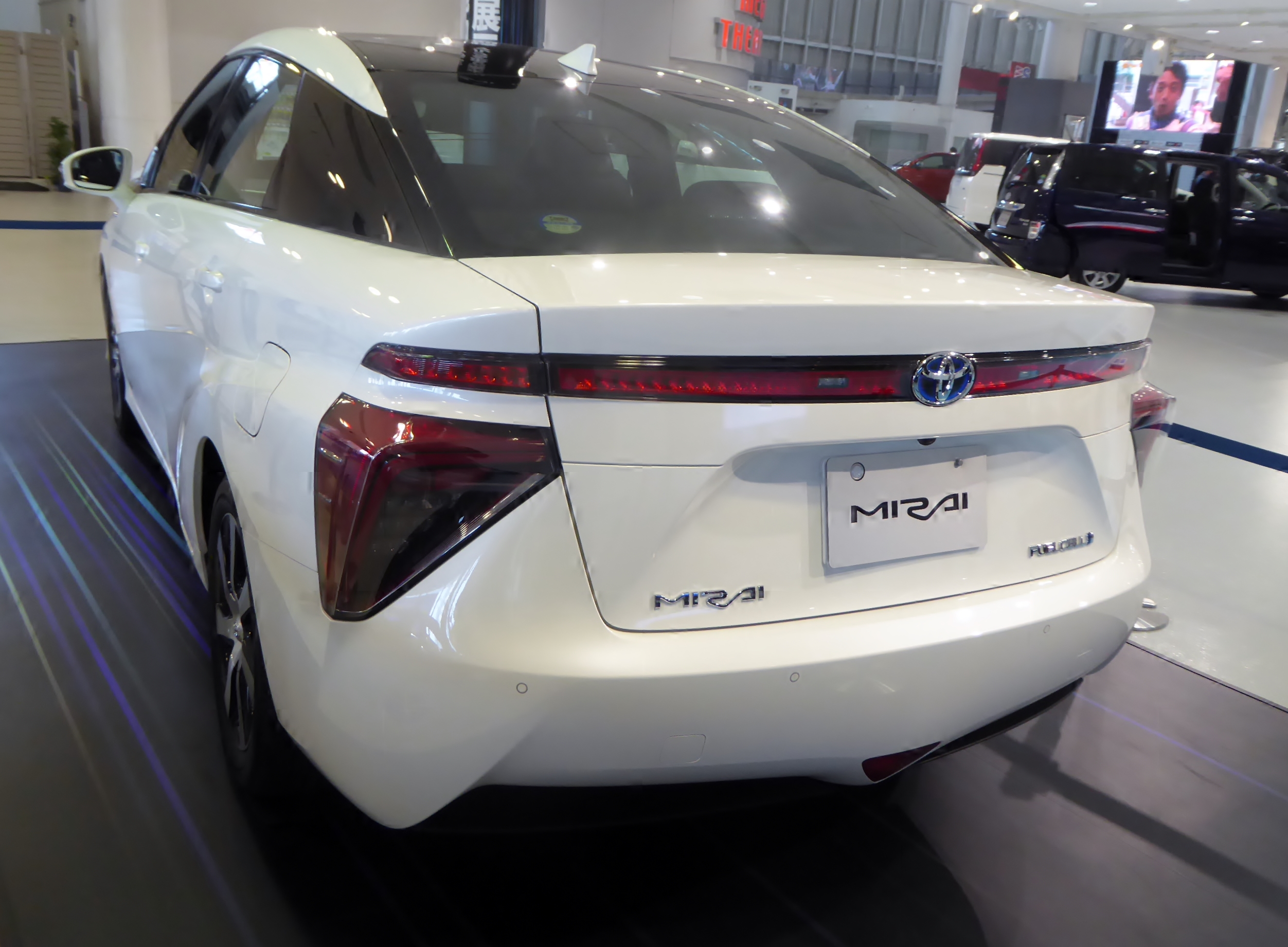 Тойота Mirai зад. Тойота n7. Баллоны Тойота Мирай. Toyota Mirai fuel Tanks.