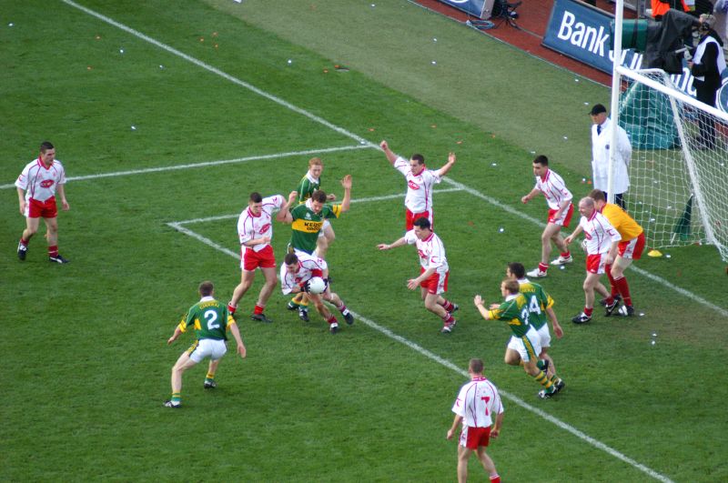 File:Tyrone Blanket Defence.jpg