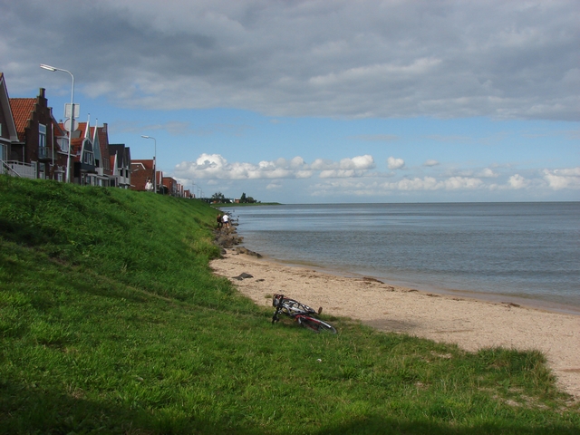 File:Volendam iesselmeer.jpg