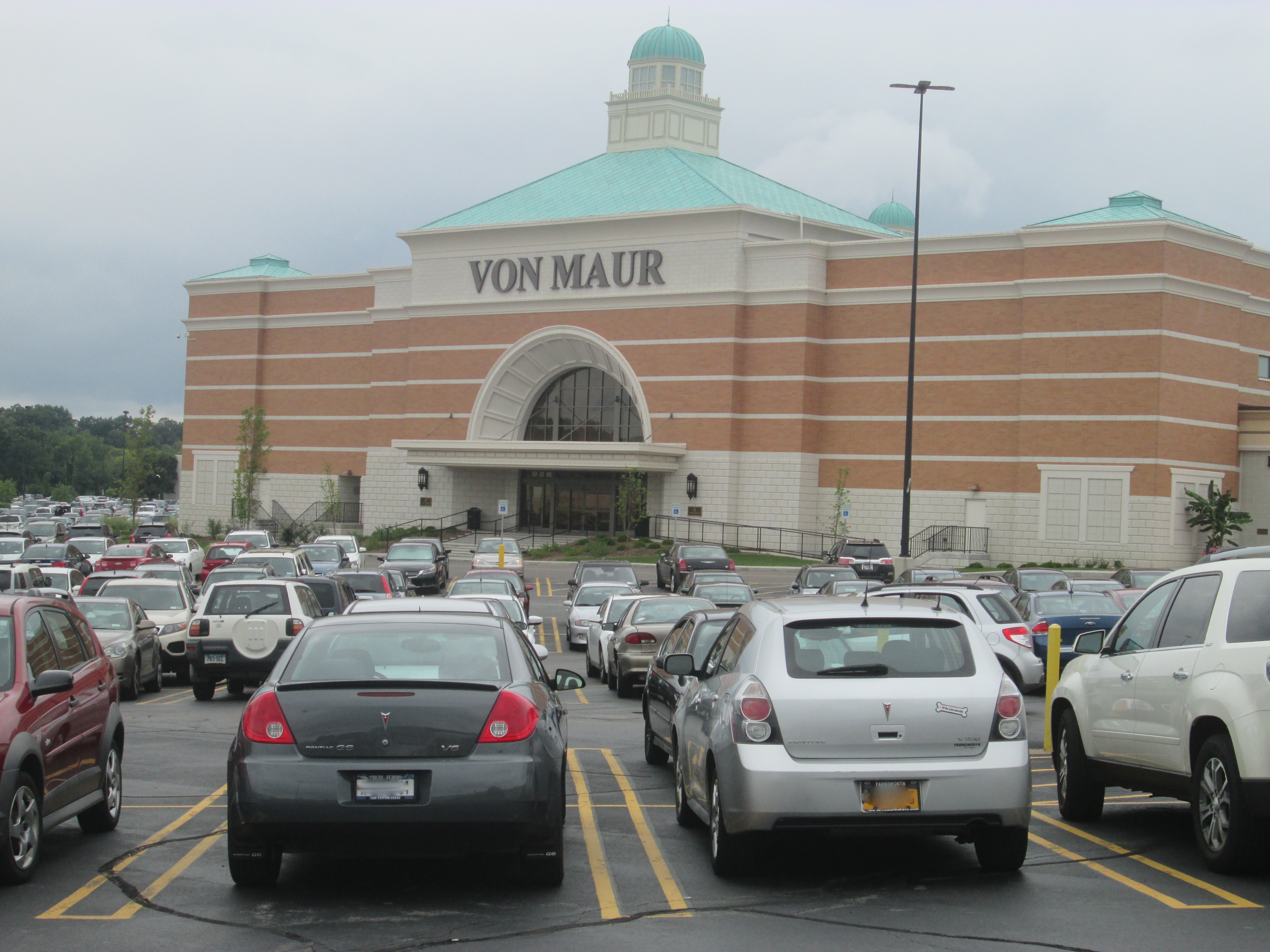 Von Maur - Wikipedia