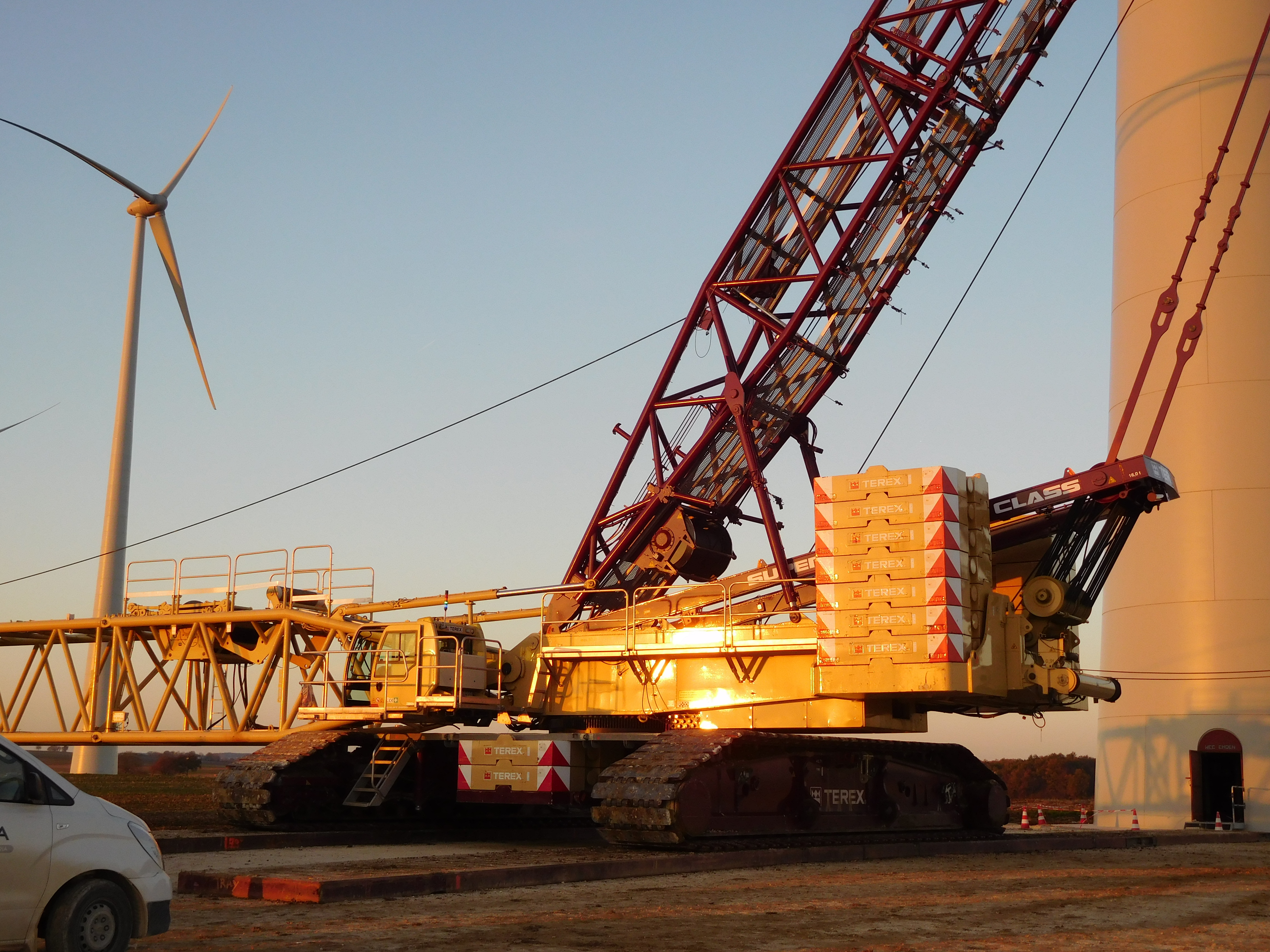 File:Wind turbine construction, Pougny, E10-22.jpg - Wikimedia Commons