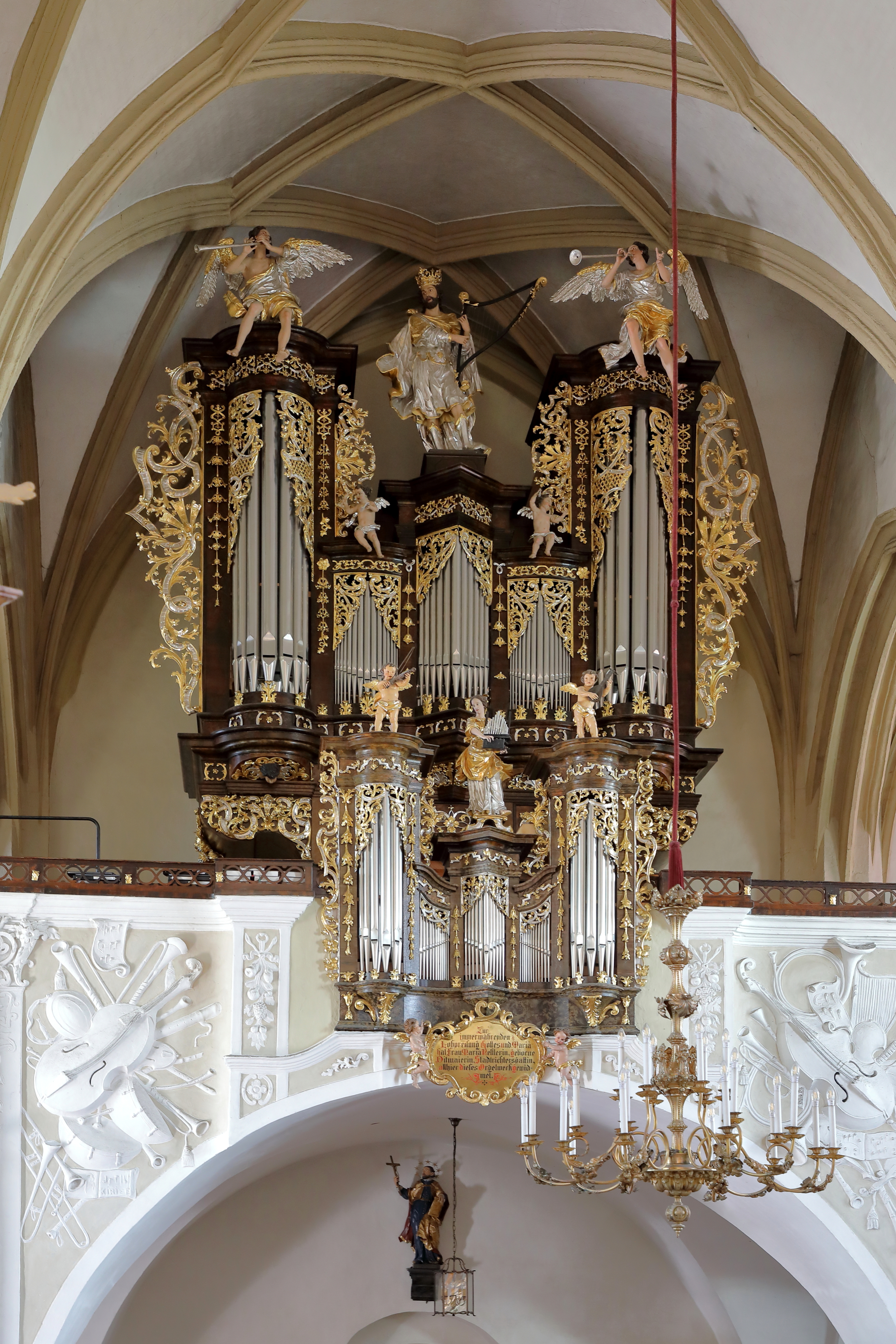 Ybbs_-_Kirche%2C_Orgel.JPG