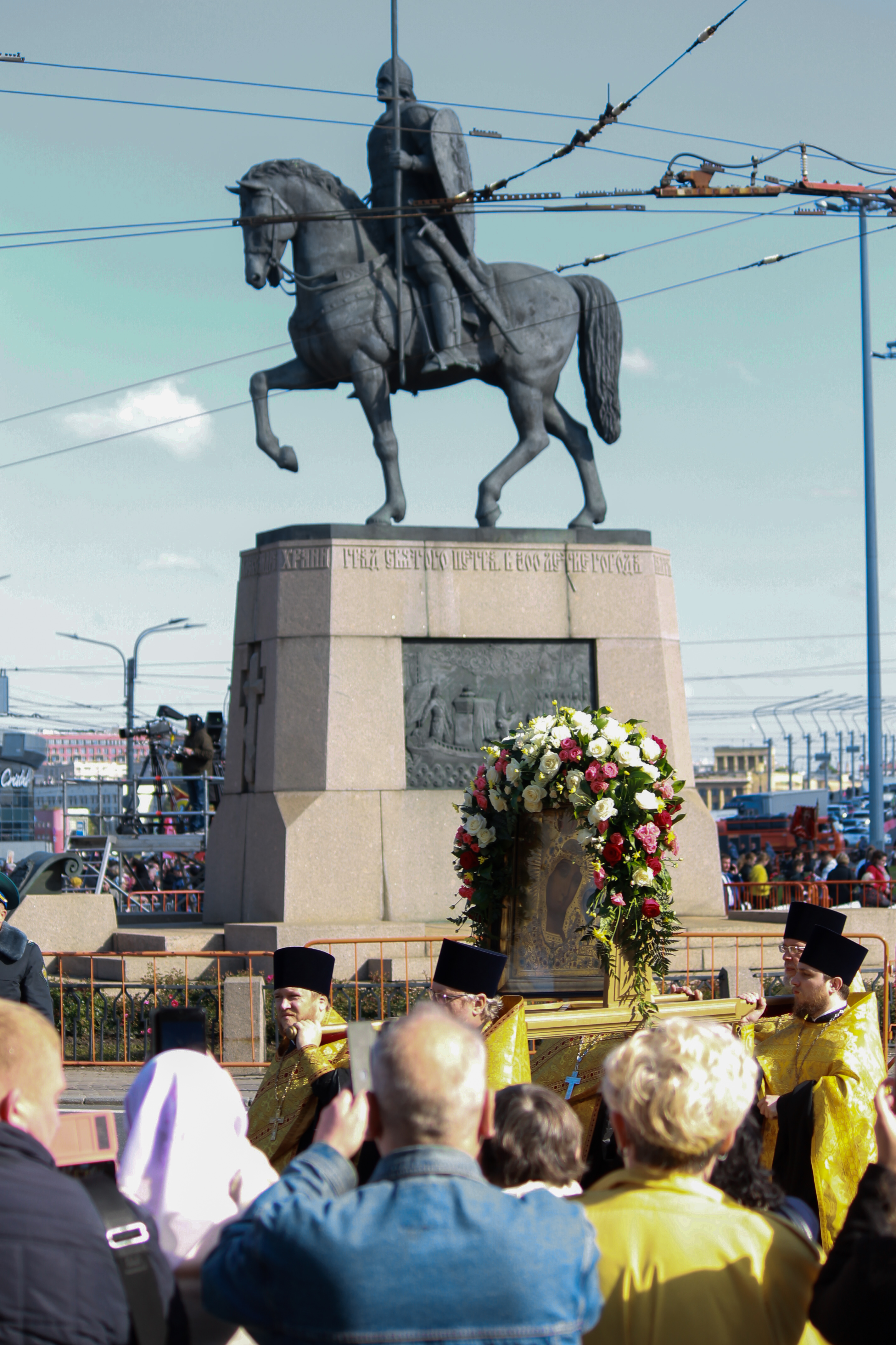 Памятник Александру Невскому в Краснодаре. Памятник Александру Невскому в Старом Осколе. Памятник Александру Невскому в Таре. Памятник Александру Невскому во Владимире.