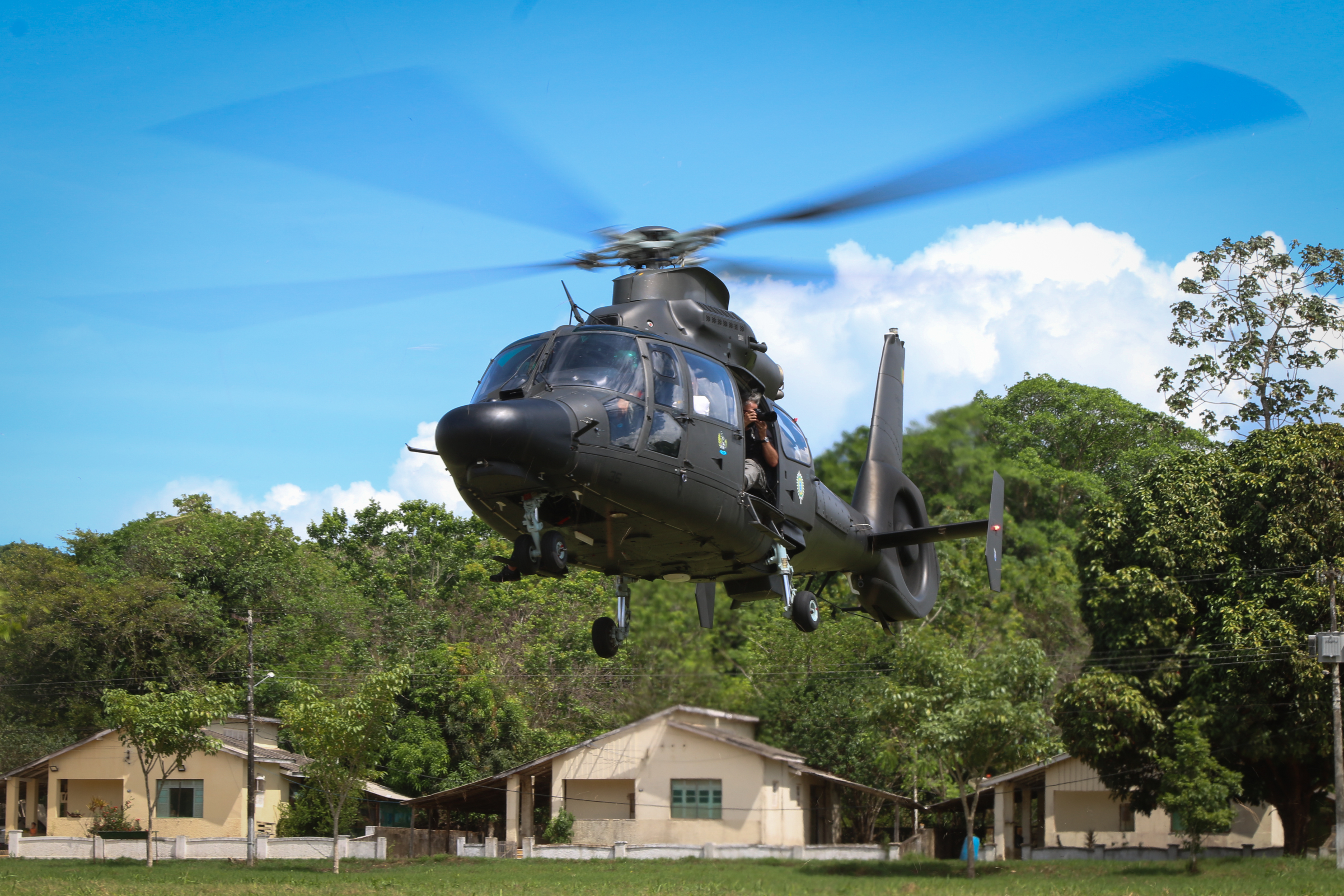 Sikorsky uh-60 Black Hawk. Армия Бразилии. Войска Бразилии. Военные вертолеты Тайваня.