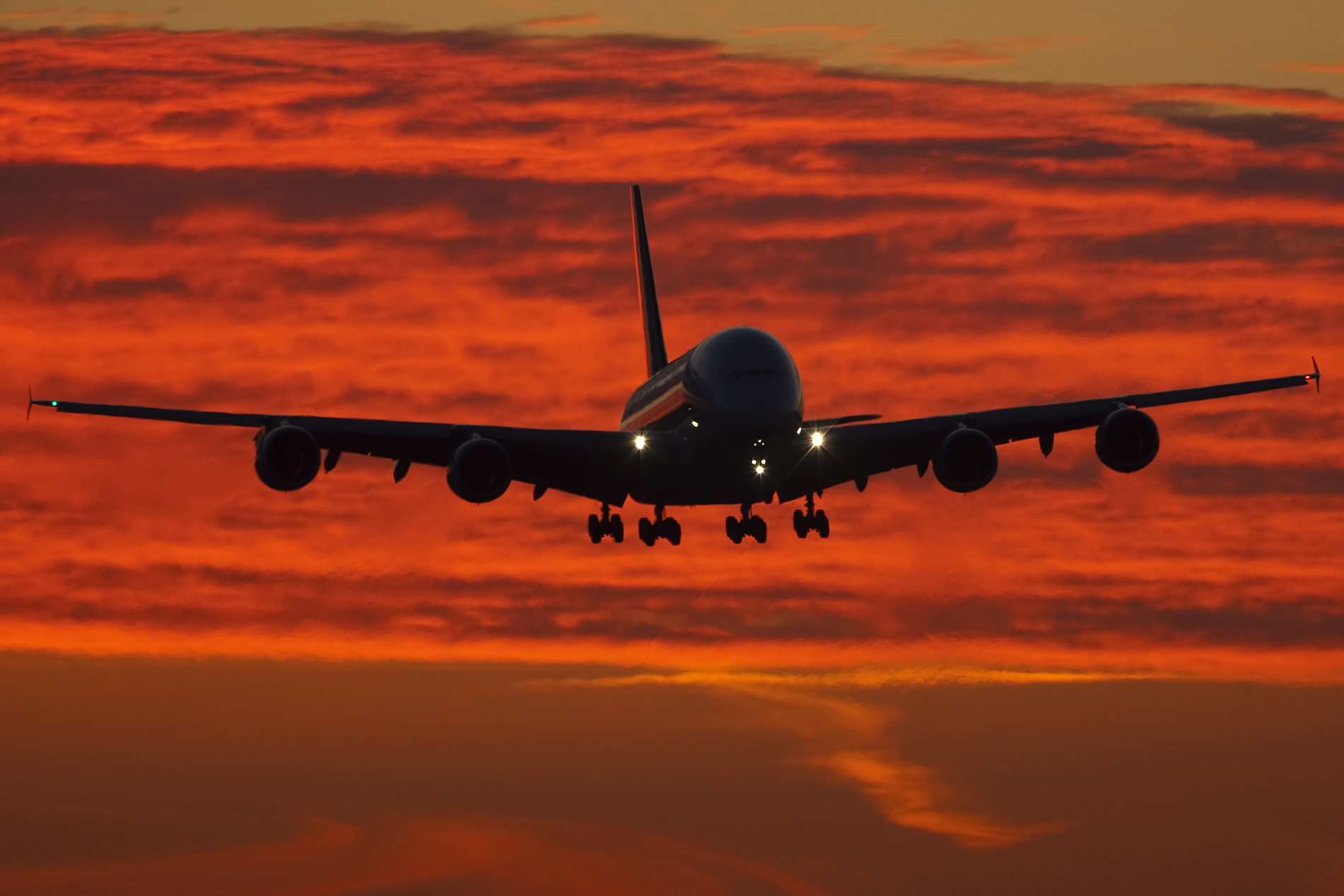 File:9V-SKR A380 SIA &amp; sunset (8012479166).jpg - Wikimedia Commons