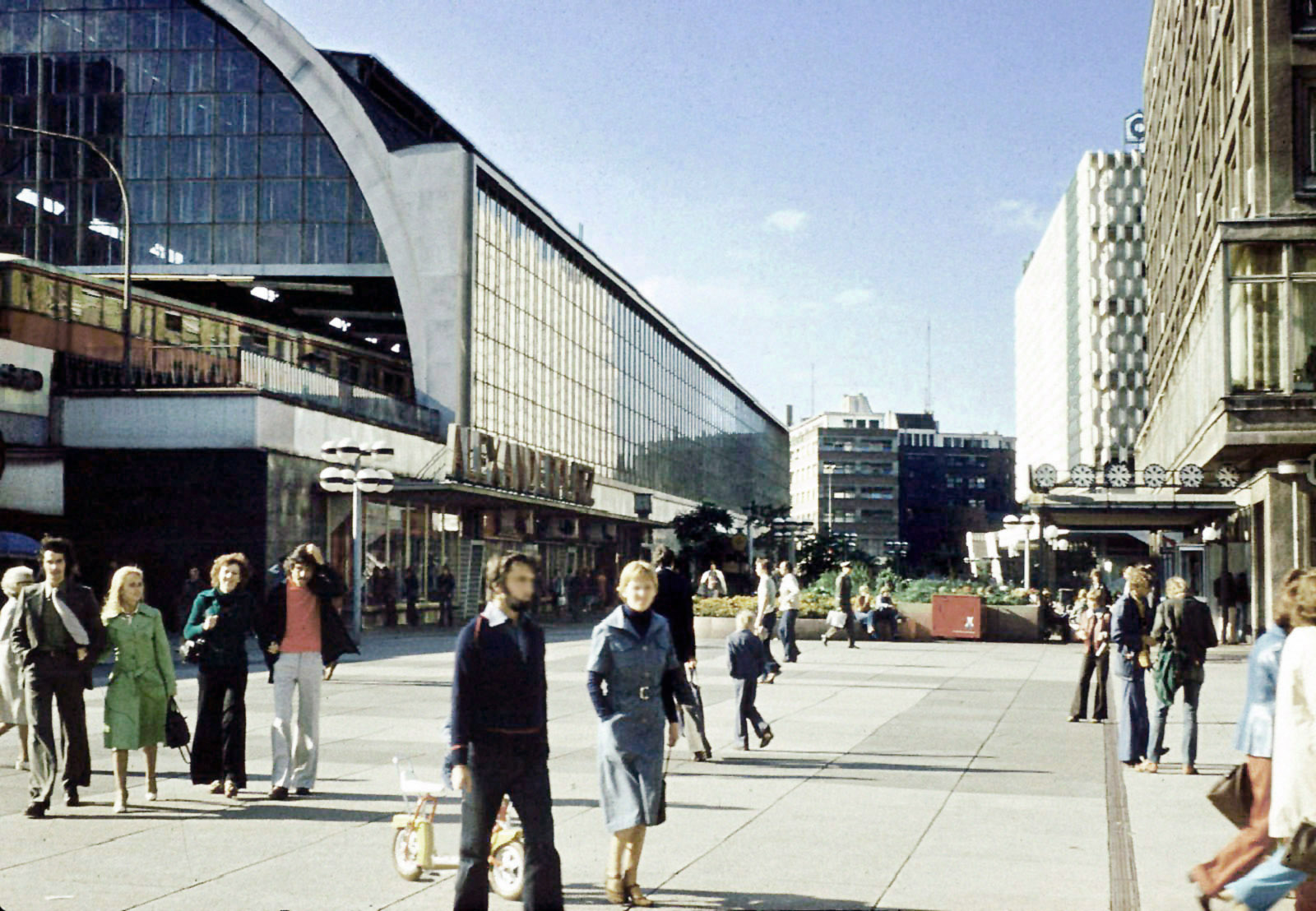 File:Alexanderplatz Berlin East Germany.jpg - Wikimedia Commons