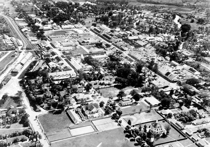 File:COLLECTIE TROPENMUSEUM Luchtfoto van Siantar TMnr 10015093.jpg