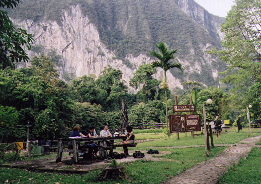 File:Camp 5 Gunung Mulu National Park.jpg