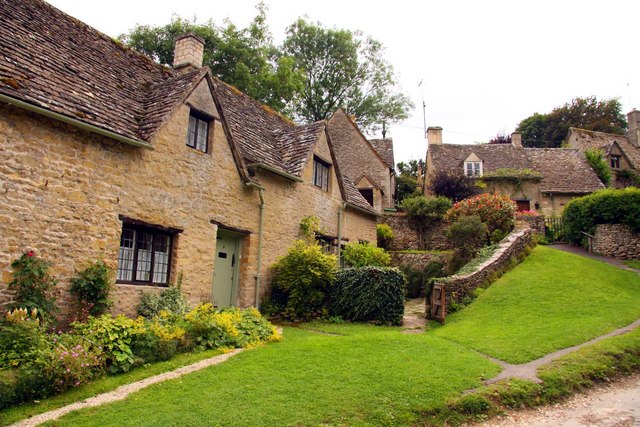 File:Cottages by Arlington Row in Bibury - geograph.org.uk - 1440325.jpg