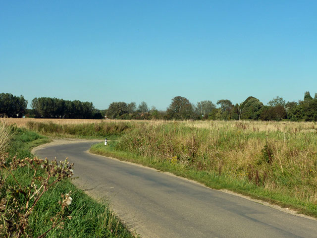 File:Embanked road near Fishbourne - geograph.org.uk - 3119744.jpg