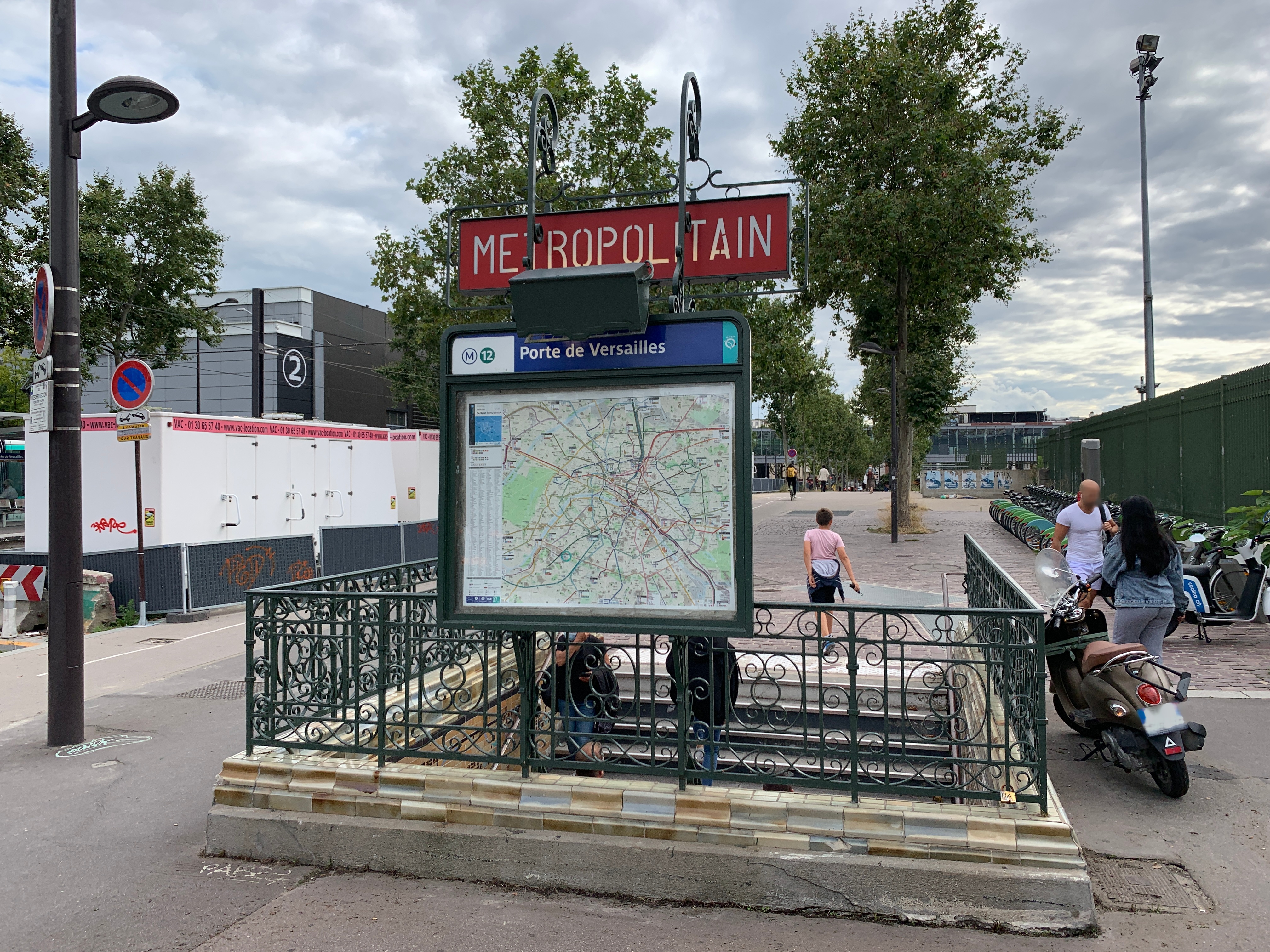 Станция метро Porte de Versailles (Metro Station Porte de Versailles)