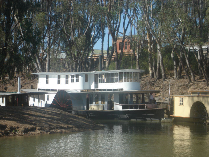 File:Fitting Out on the Murray at Echuca - panoramio.jpg