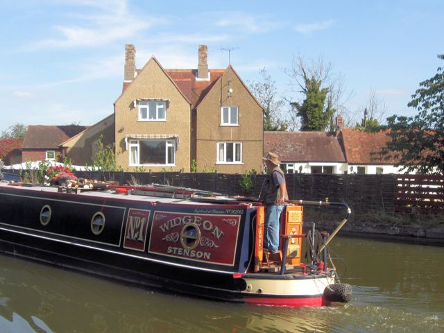 File:Grand Union Canal - Former Brownlow Arms Public House - geograph.org.uk - 1509968.jpg