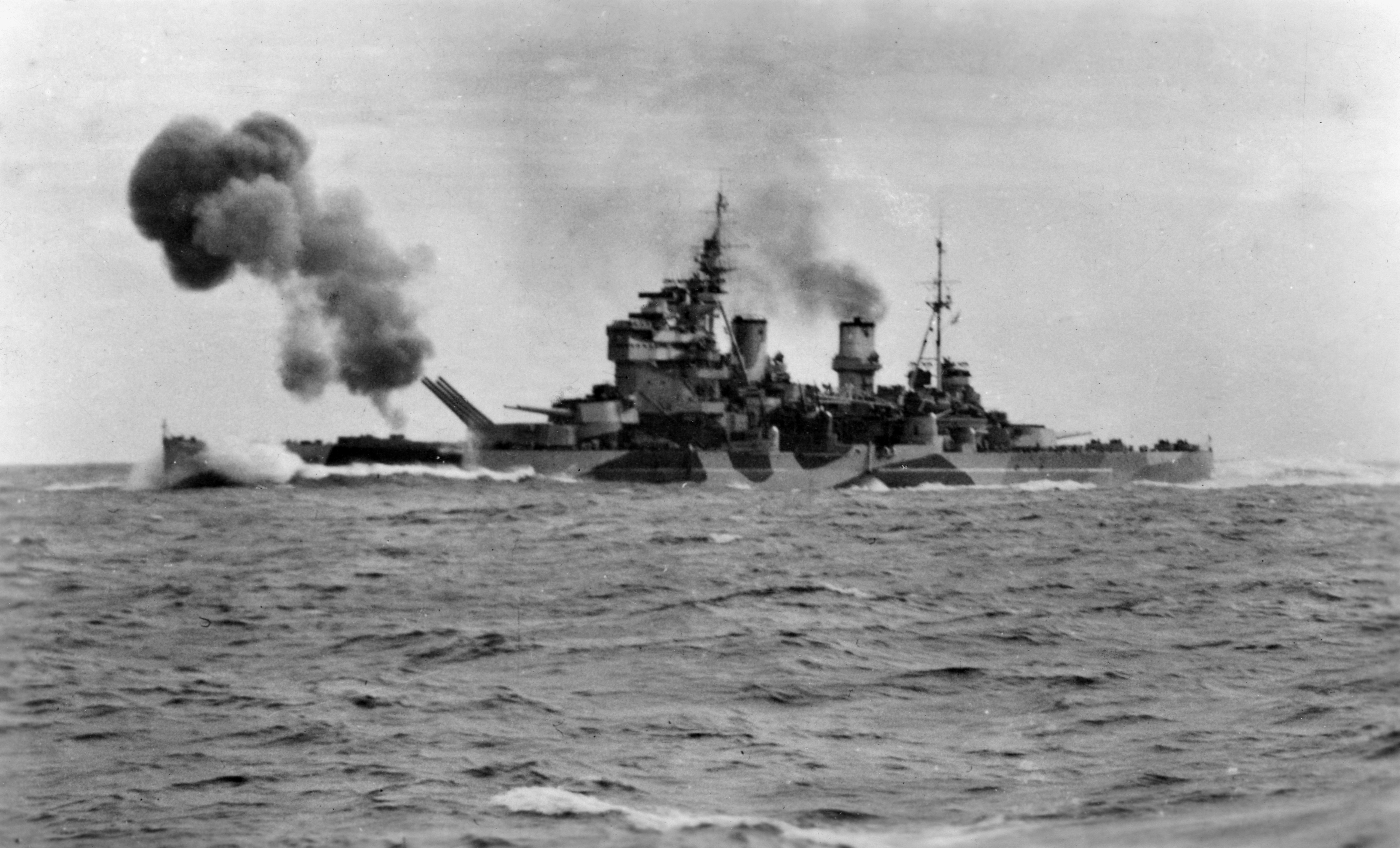 HMS_Anson_(79)_firing_guns_in_North_Sea_