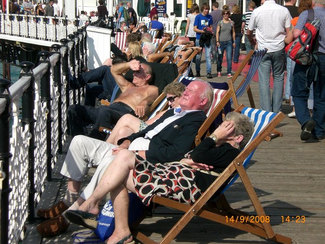 Heatwave on Palace Pier - geograph.org.uk - 2096838