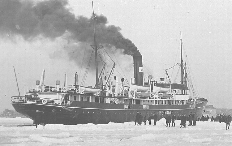 File:Heimdal 1914 on ice.jpg