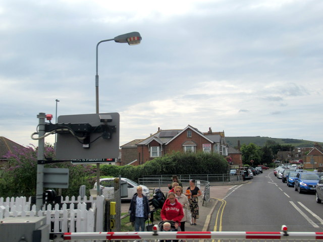 File:High Street Polegate level crossing - geograph.org.uk - 6264253.jpg