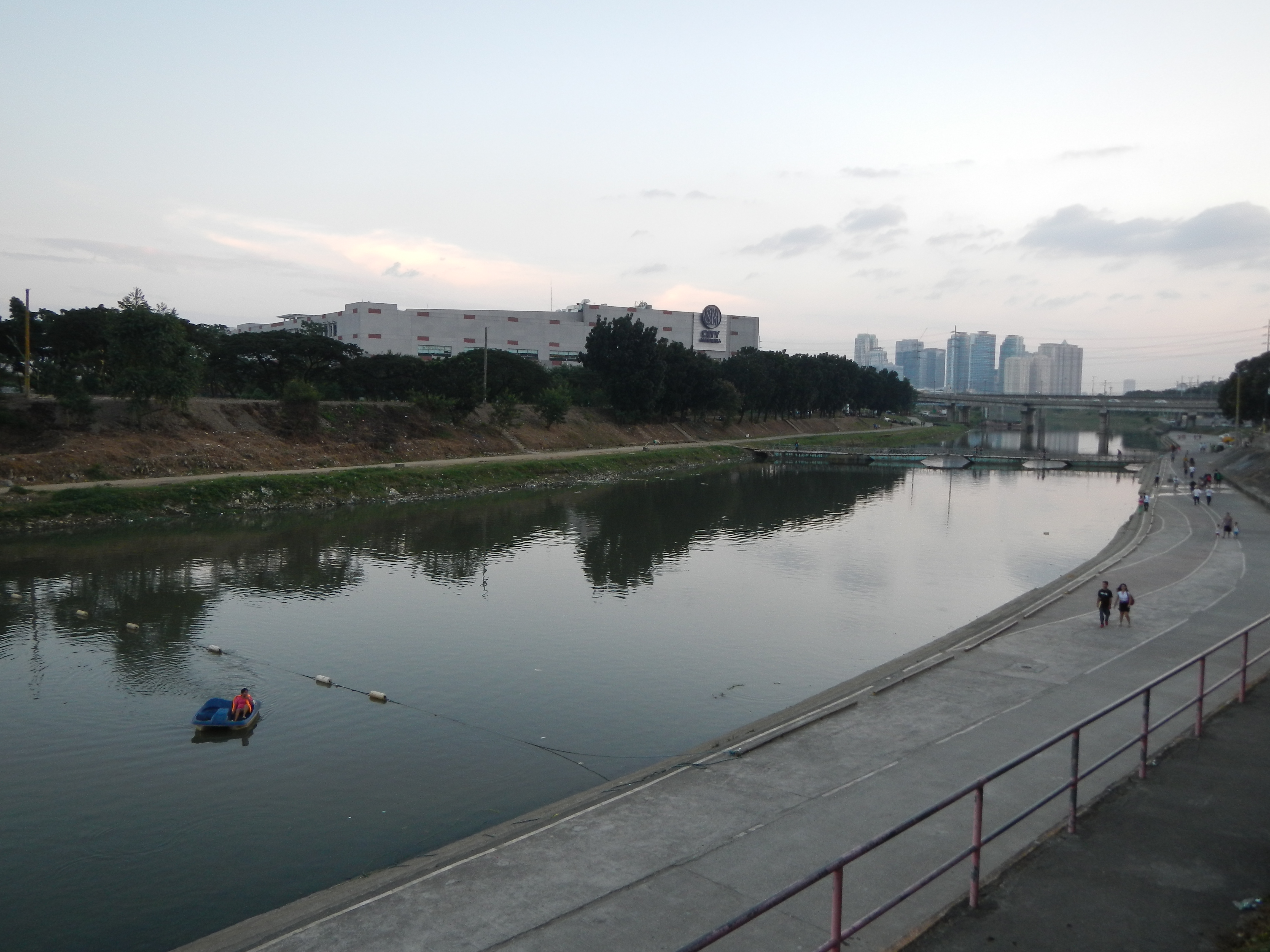 At marikina ngayon noon city MANILA BAY: