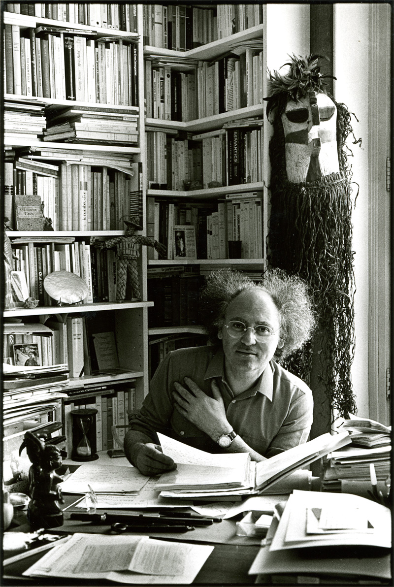 Henri Meschonnic dans son bureau, 1984