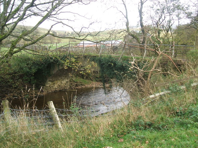 File:Mire Close Bridge - geograph.org.uk - 1028139.jpg