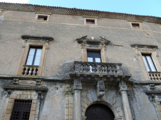 File:Palazzo Cybo Malaspina, particolare 2.JPG