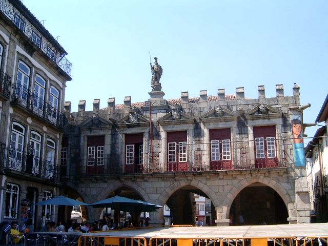 File:Praça da Oliveira.jpg