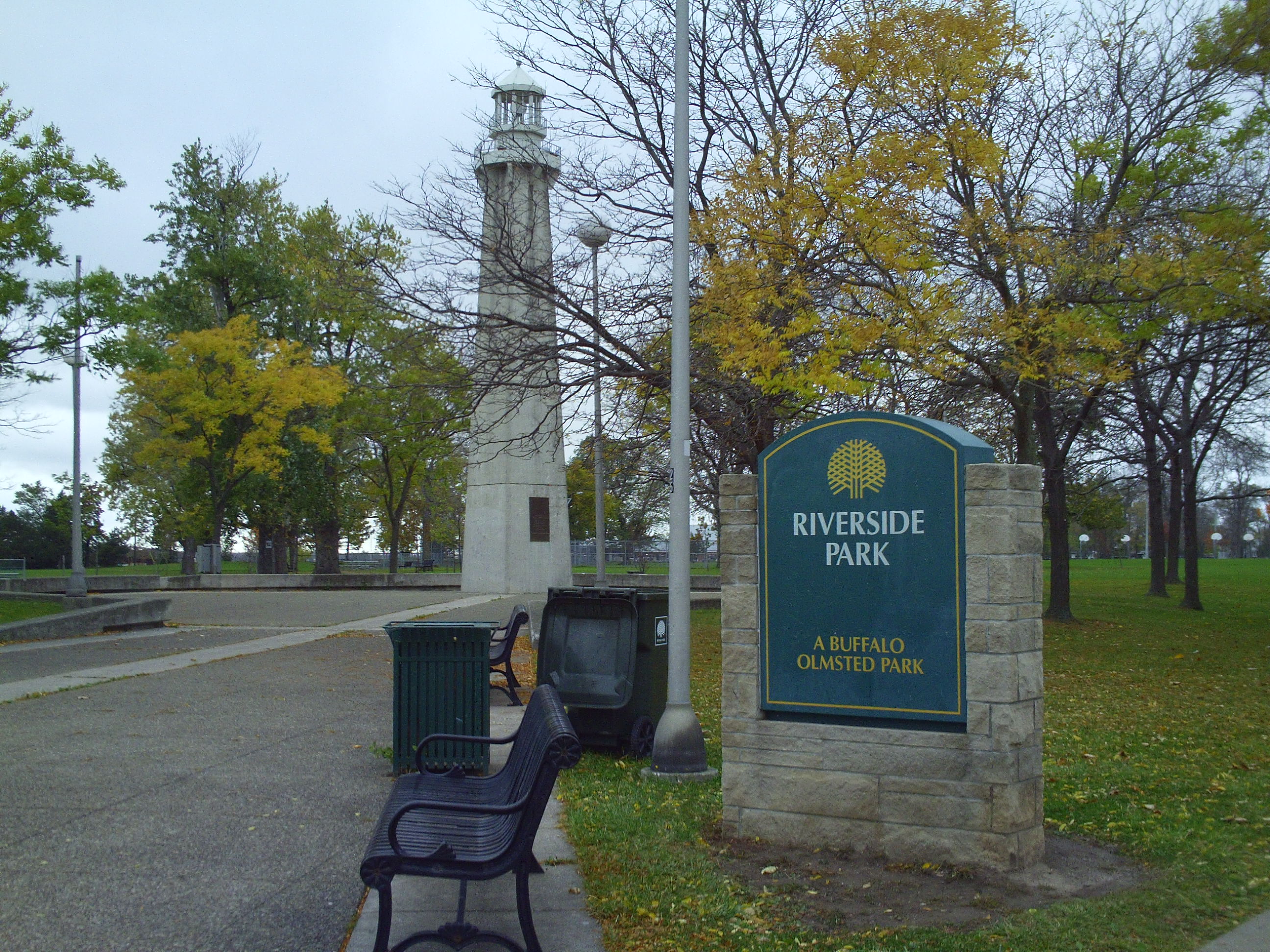 File:Riverside park.jpg - Wikimedia Commons