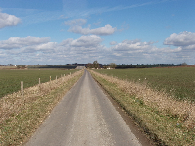 File:Road north from Burderop Down - geograph.org.uk - 133613.jpg