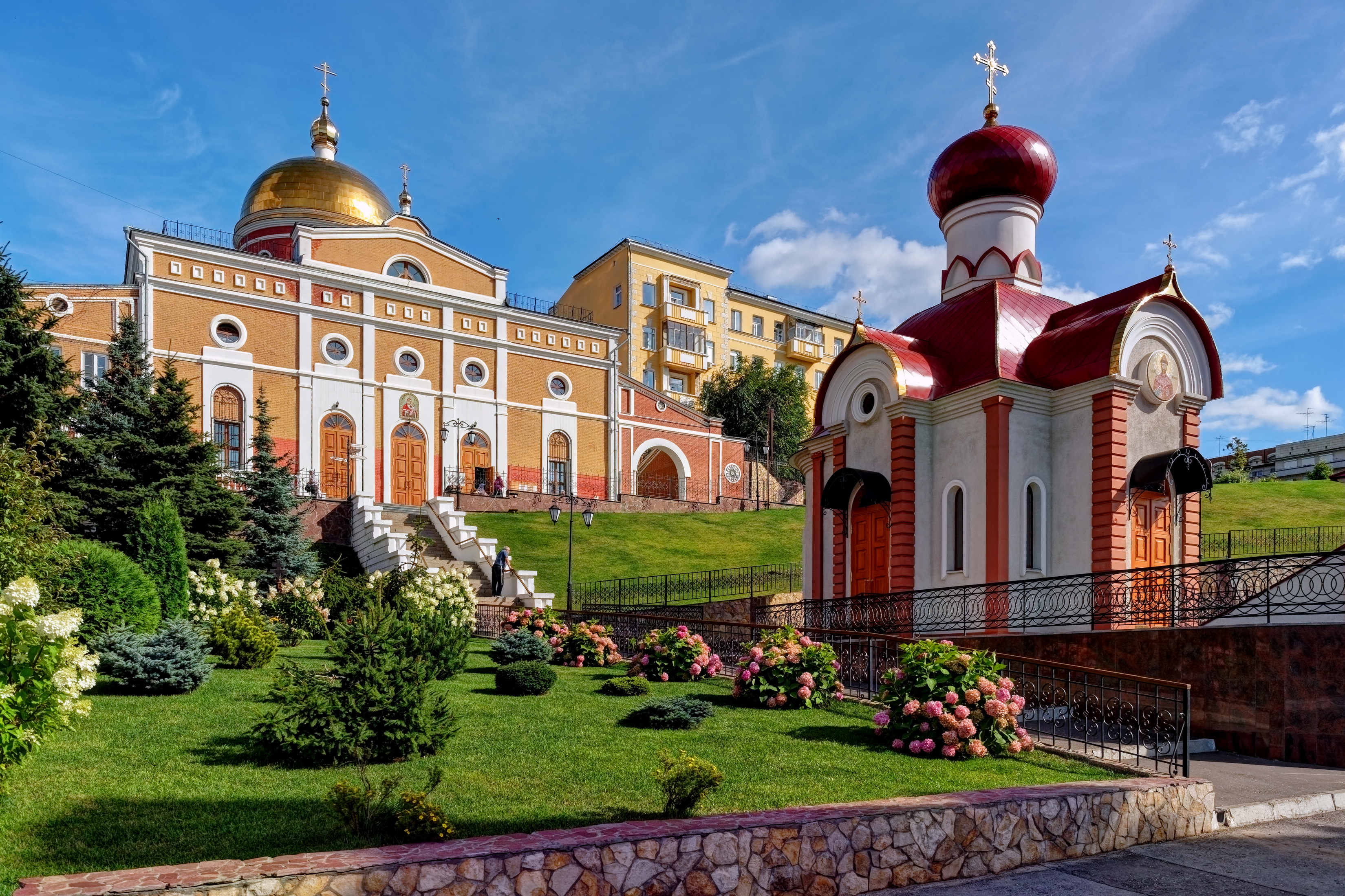 Монастырь в центре города. Самарский Иверский монастырь. Иверский женский монастырь Самара. Иверский монастырь Самара храм. Иверский монастырь Самара часовня.