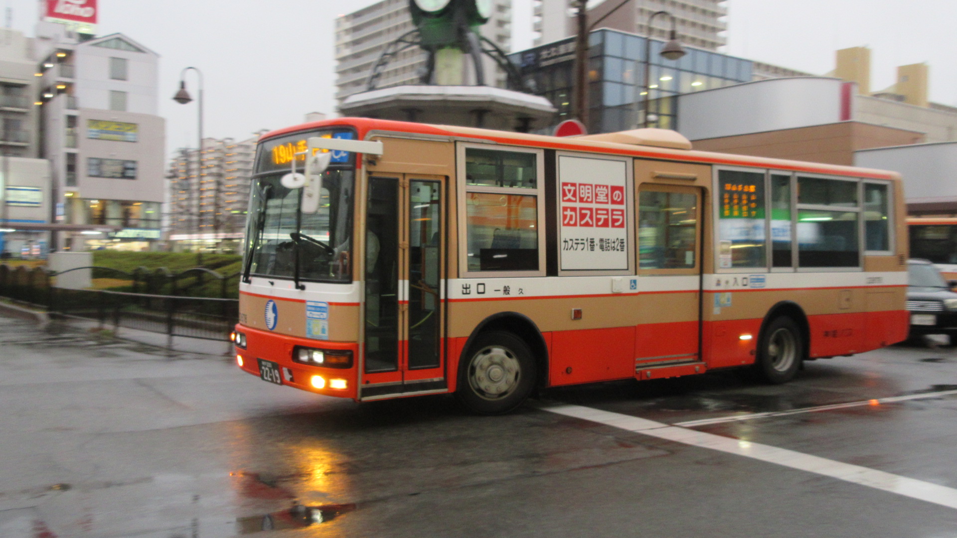 ファイル:Shinkibus 23678 at Ōkubo station 02.jpg - Wikipedia