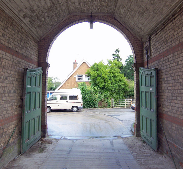 File:Stable Doors, Tranby Croft - geograph.org.uk - 913076.jpg