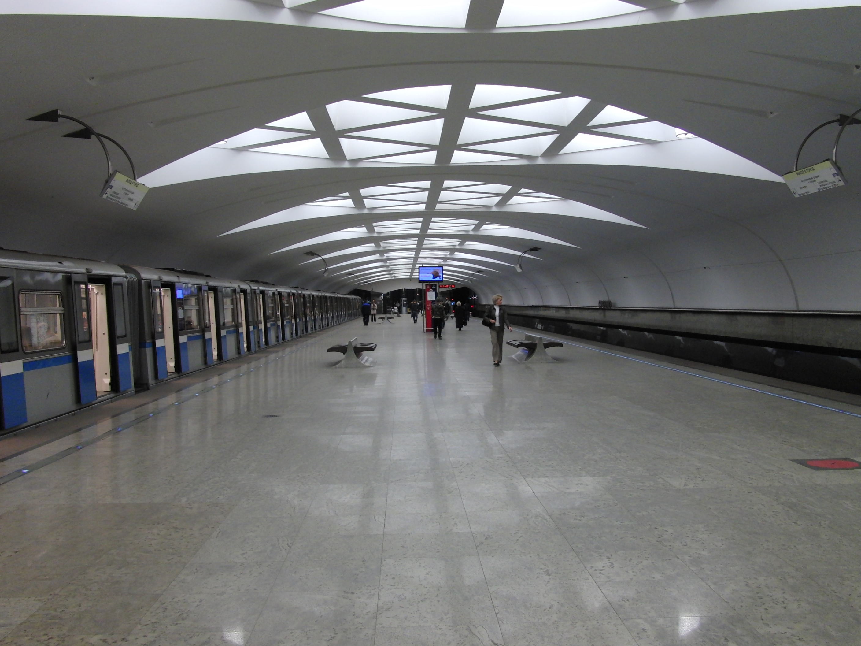 Москва станция метро строгино. Метро Строгино. Станция Строгино. Строгино Москва. Строгино внутри.