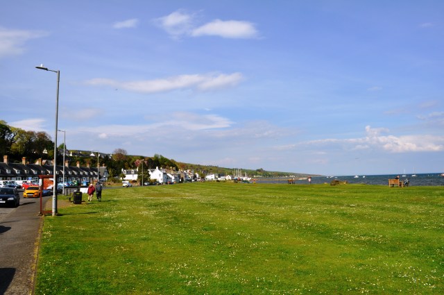 File:Sunny Lamlash - geograph.org.uk - 5620158.jpg