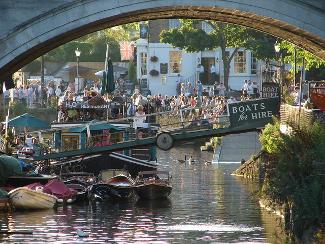 Thames_Path_in_the_early_evening.jpg